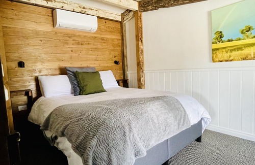 Benalla House | Peaceful & Picturesque Farm Stay Only 5 Mins Drive From Benalla Township