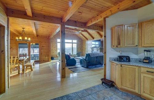 Lake Ariel Cabin | Peaceful Poconos Cabin < 1 Mi to Lake Henry!