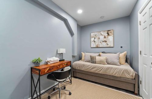 Highland Hills House | Peaceful Private backyard w BBQ in Lombard by LCP Collection