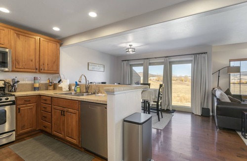 Gypsum House | Peaceful & Quiet!n28+Day welcome, with Workspace, Garage and Privacy.