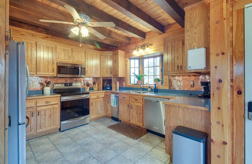 Spottswood Cottage | Peaceful Raphine Cottage w/Deck & Fireplace!