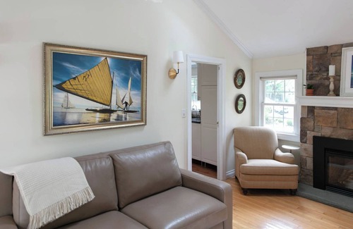 East Patchogue House | Peaceful Relaxation in a Quiet Neighborhood in the Heart of Long Island