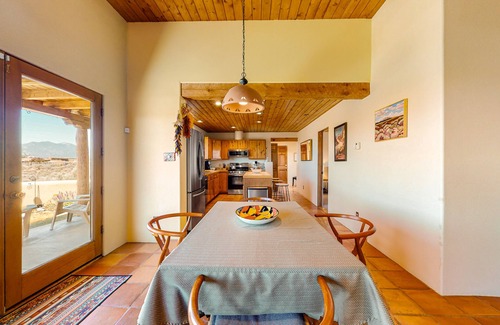 Taos House | Peaceful retreat with 360º views, Kiva fireplace & firepits - dog-friendly