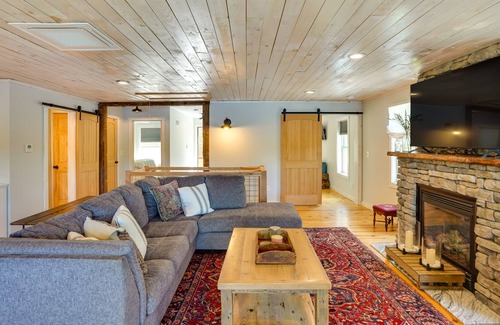Averill Park House | Peaceful Retreat on Burden Lake w/ Deck & Kayaks!