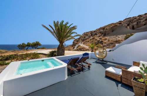 Kamari House | Peaceful Seafront Retreat in Santorini -Sonus Mare Beach Houses