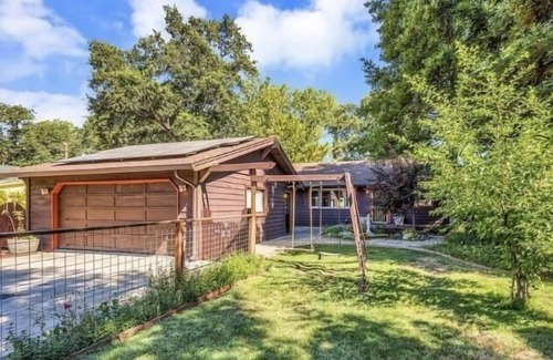 Kelseyville House | Peaceful setting on Kelsey creek ideal for artistic families.