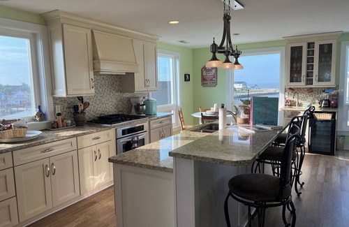 South Bowers House | Peaceful South Bowers Beach Pink Firehouse near DE Turf with amazing views