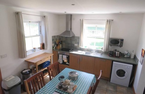Horncastle House | Peaceful South Cottage, Bainvalley Cottages