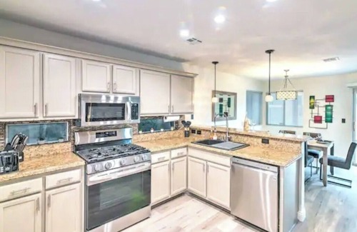 Las Vegas House | Peaceful & Spacious 3BD/2.5BA Getaway Home