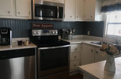 Onondaga Cottage | Peaceful spacious Dog-Friendly, family friendly, escape with a Private Lake