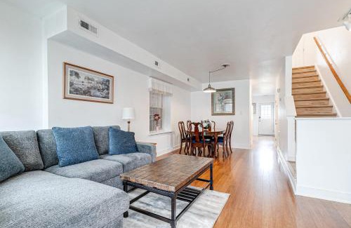 Richmond House | Peaceful & spacious family home near Carytown fully fenced