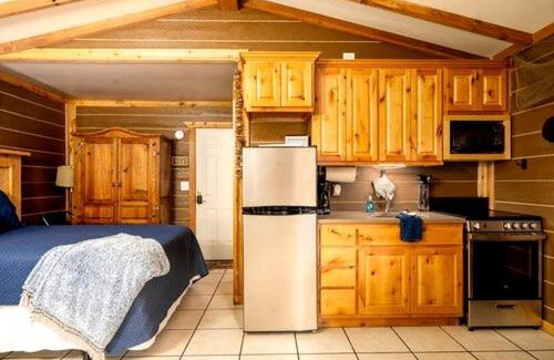 Cleora House | Peaceful Spacious Studio Cabin in Afton, Oklahoma