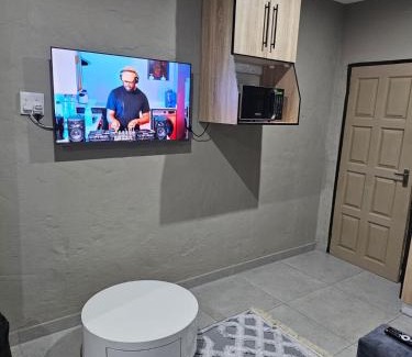 Sasolburg Apartment | Peaceful Stay - Deluxe suite