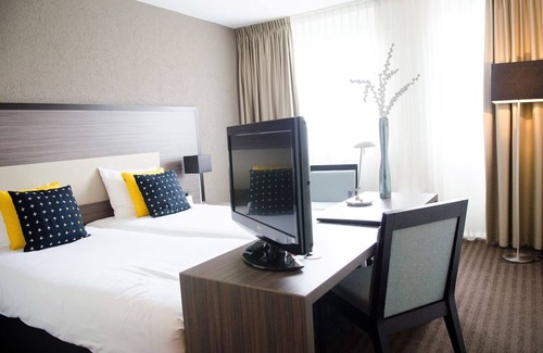 Weert Hotel | Peaceful Stay with Fast Access to Weerterbos! Onsite Dining and Parking!