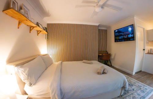 Shailer Park Apartment | Peaceful Studio Close to shops, motorway, national forest & koalas!