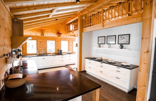 Feutersoey House | Peaceful Sunny Luxury Farmhouse