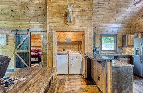 Mineral Bluff Cabin | Peaceful Trinity Hills Cabin | Arcades-Hot Tub-Easy Drive