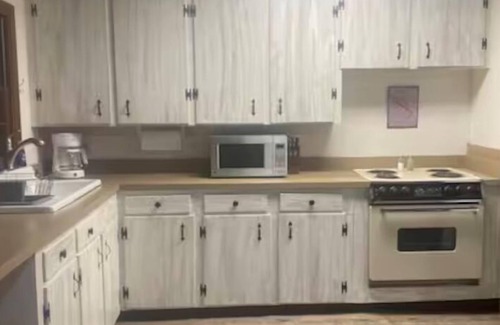 Negreet Cabin | Peaceful Waterfront Retreat – Fish, Grill & Relax!