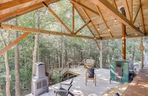 Whitley City House | Peaceful Whitley City Cabin on 10 Wooded Acres!
