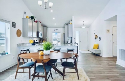 Lakeville House | Peaceful Zen Retreat with Private Space, Trails, & Easy Access to Airports