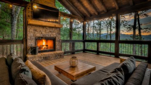 Cherry Log House | Peachy Keen