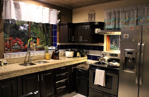 El Tanque House | Peacock Country Estate with 7 bedrooms, WiFi, fitness room in serene La Fortuna