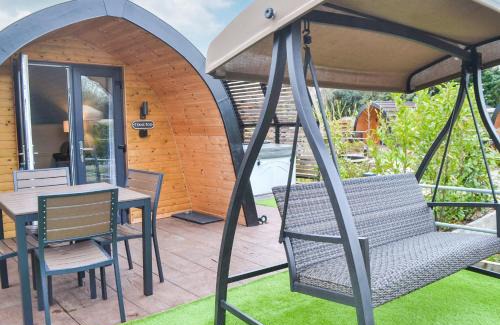 Gunthorpe Resort | Peacock Lake Glamping