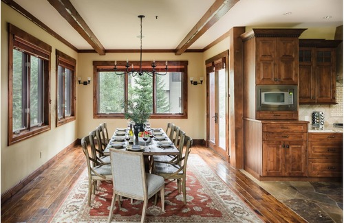 Christie Heights House | Peak 8 by AvantStay | Spacious Modern Cabin w/Hot Tub & Views