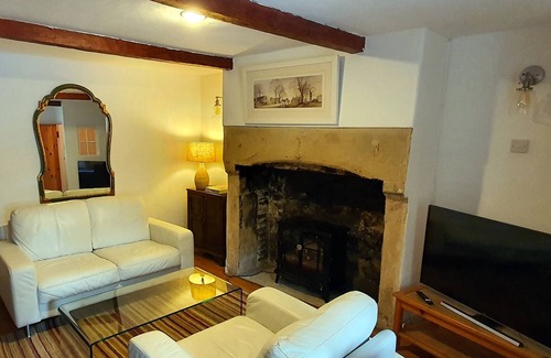 Great Longstone Cottage | Peak District family cottage nr Monsal Trail & 100m from excellent foody pub