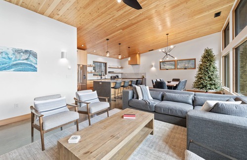 Leavenworth House | Peak Haus - Modern and Beautiful with Epic Views
