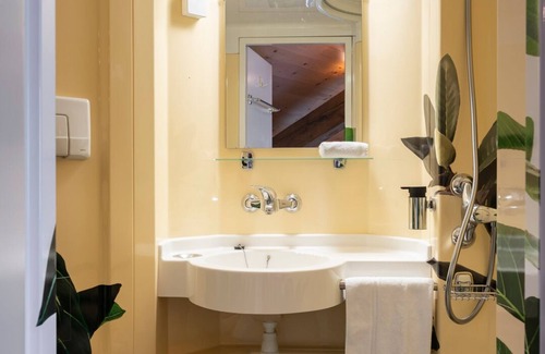 Val d'Illiez Cabin | Peanut Mountain Lodge