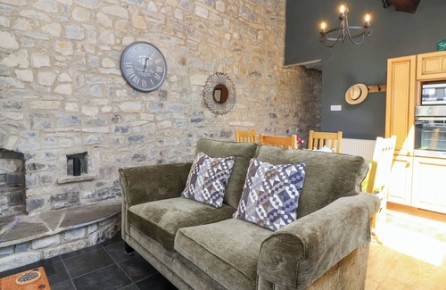 Highbridge Cottage | PEAR TREE COTTAGE, romantic, character holiday cottage in Mark