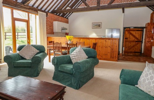 Foxley House | PEAR TREE, family friendly, with a garden in Wood Norton