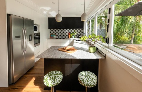 Dunbogan House | Pearl Cottage - Stunning River Front Cottage with Pool