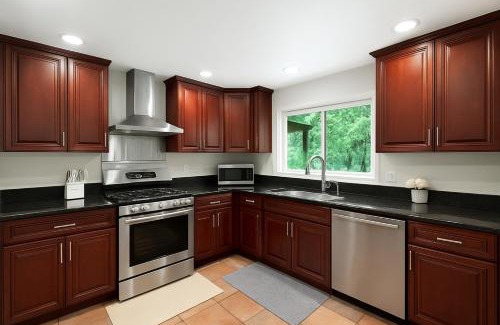 Sammamish House | Pearl on the ridge sauna,hot tub,game room,groups
