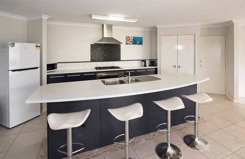 Geographe House | Pebble Beach House- WIFI, Theatre room, Secure yard