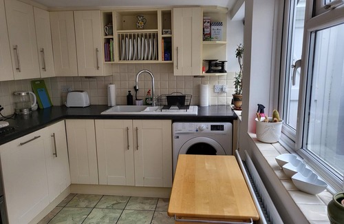 Worthing Cottage | Pebble Cottage:2 Bed Cottage 2 mins from the beach