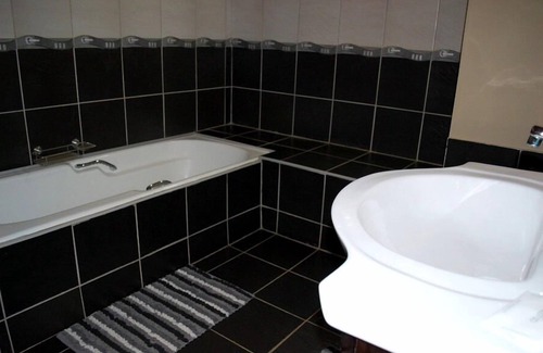 Fichardt Park House | Pebble Fountain Guesthouse