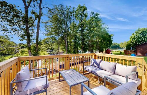 Southmont House | Pebble Point Cove