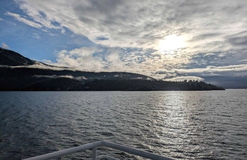 Bowen Island Apartment | Pebbly Beach Suite in Snug Cove