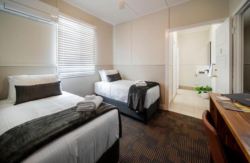 Toogoolawah Hotel | Peddlars Rest
