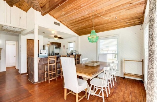 San Luis House | Peek-a-Boo Beach & Bay Views!