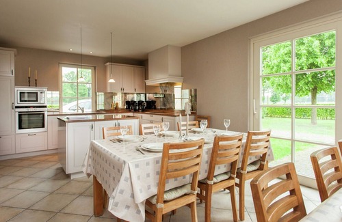 Peer Villa | Peer Villa with Garden