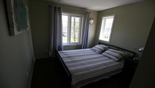 Fort Erie Bed & Breakfast | Pelican guest house. Village style living. Spend vacation time in Eco place!