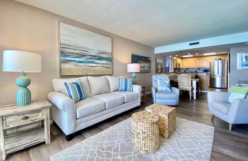 Thomas Drive Condo | Pelican Walk 911 Beach Front Condo FREE Chairs!