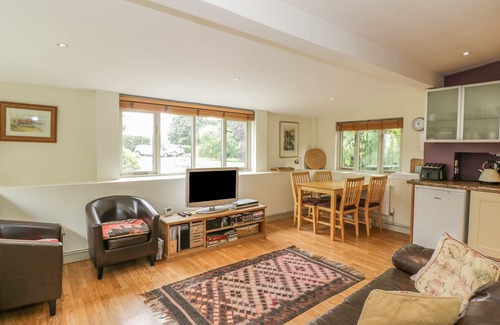 Welsh Newton Cottage | PEMBRIDGE COTTAGE, pet friendly, with a garden in Welsh Newton