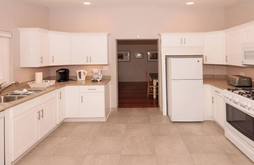 Pembroke Apartment | Pembroke Villa - Business and Vacation Destination minutes from central Hamilton