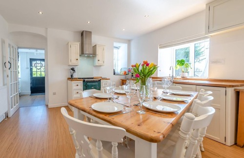 Pembroke House | Pembrokeshire Near Beach With A Hot Tub