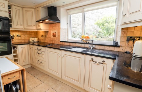 Gwaenysgor Near Prestatyn Cottage | PEN-Y-CRAIG, pet friendly, character holiday cottage in Prestatyn