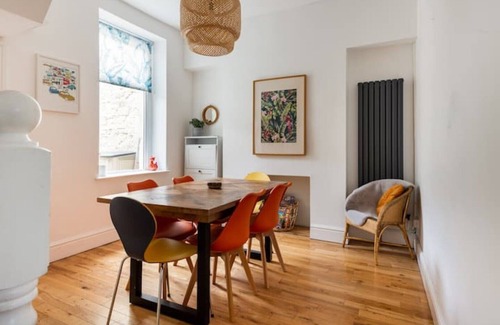 Penarth House | Penarth Townhouse close to Sea and City